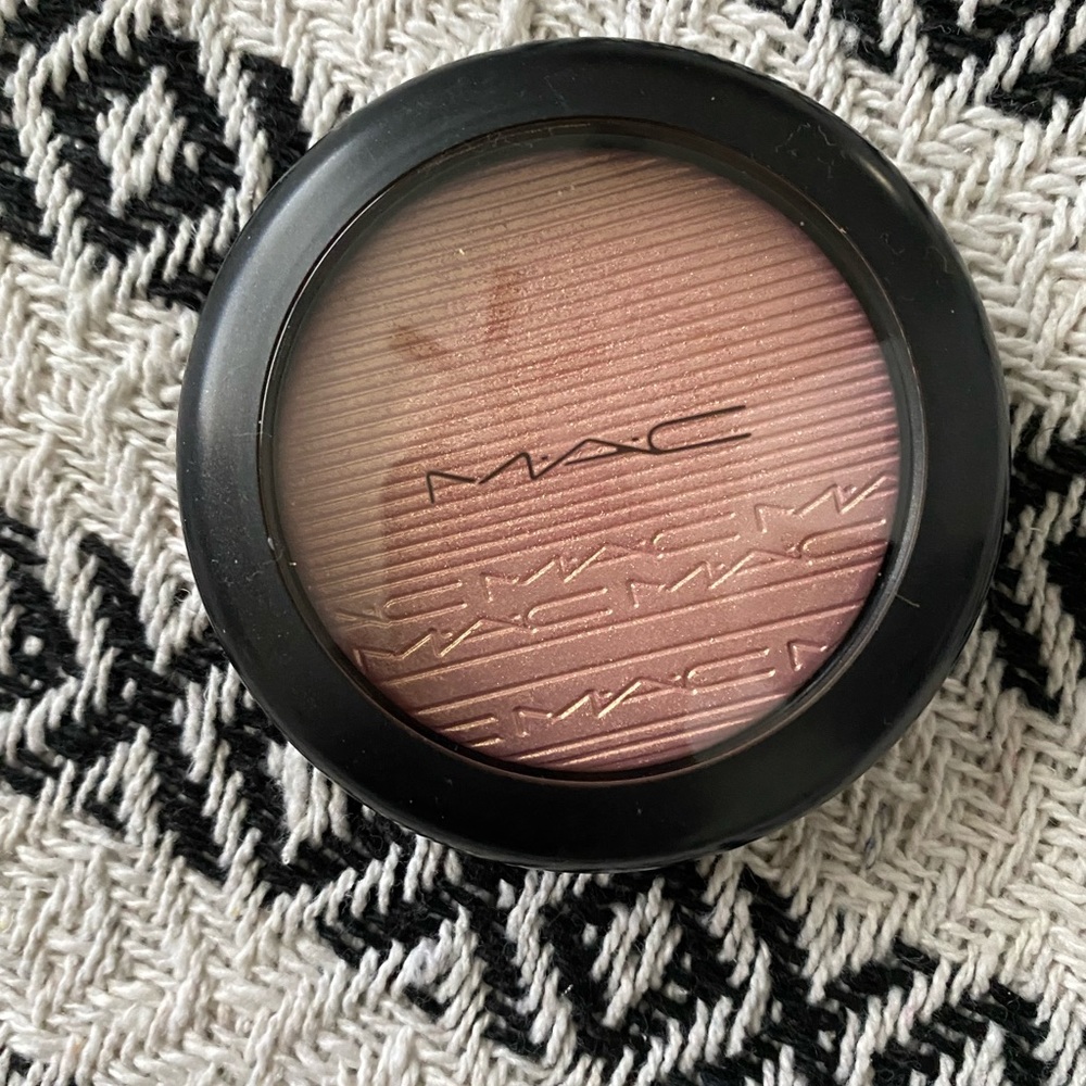 Mac beaming blush extra dimension skinfinish